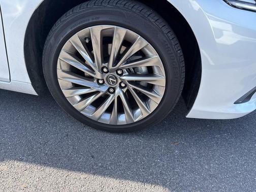 2019 Lexus ES 300h Luxury