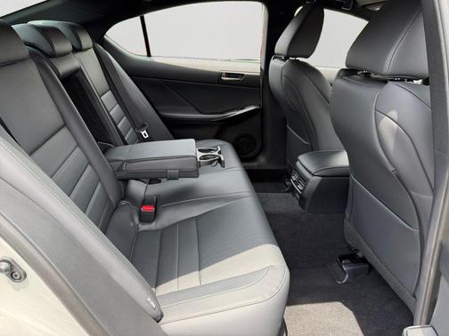 Wind 2026 Lexus IS 350 Base