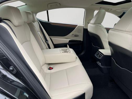 2025 Lexus ES 350 Base