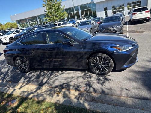 2025 Lexus ES 300h Base