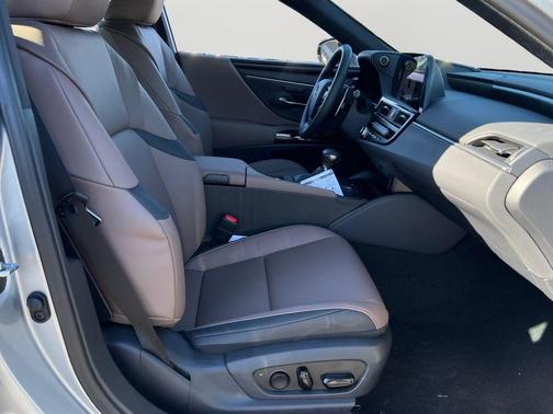 2025 Lexus ES 350 Base