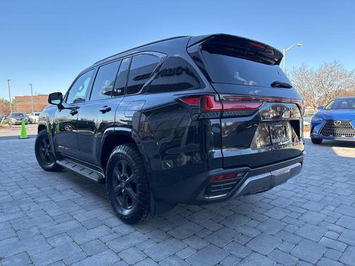 2025 Lexus LX 700h Overtrail