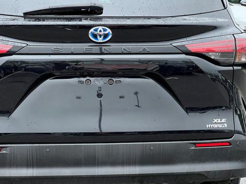 2022 Toyota Sienna XLE 8 Passenger
