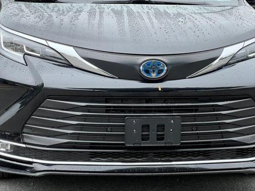 2022 Toyota Sienna XLE 8 Passenger