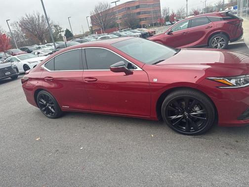 2022 Lexus ES 300h F SPORT