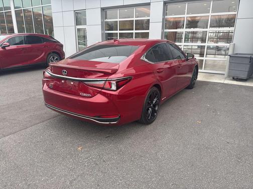2022 Lexus ES 300h F SPORT