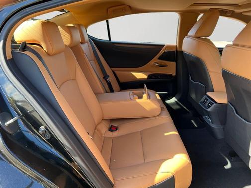 2025 Lexus ES 350 Base