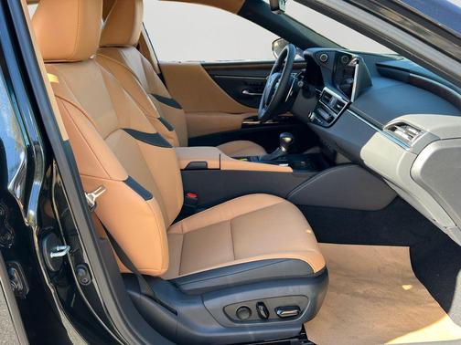 2025 Lexus ES 350 Base