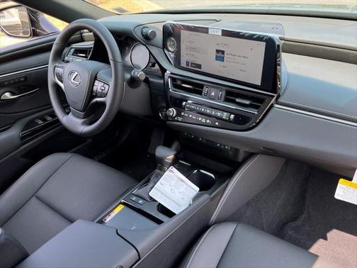 2025 Lexus ES 300h Base