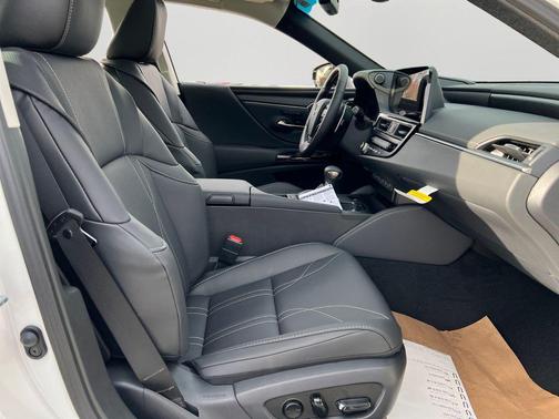 2025 Lexus ES 350 Ultra Luxury