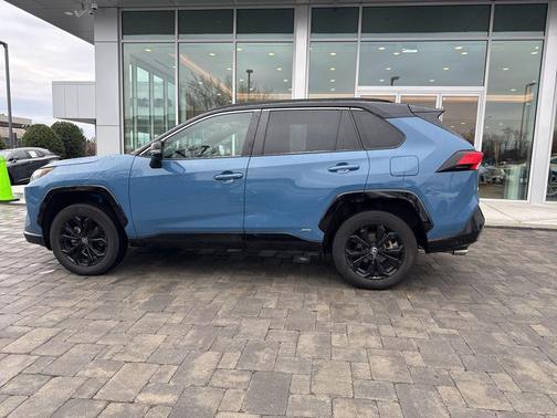 2022 Toyota RAV4 Hybrid SE