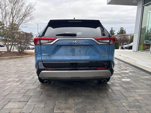2022 Toyota RAV4 Hybrid SE