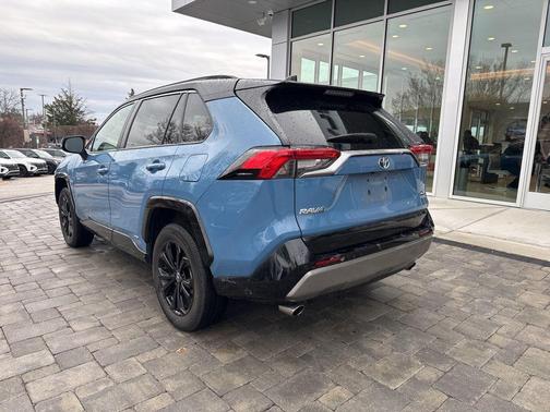 2022 Toyota RAV4 Hybrid SE