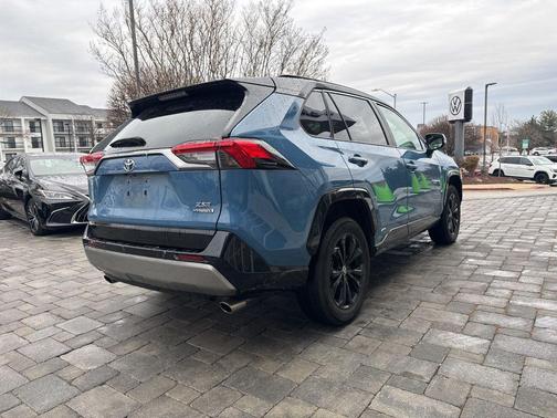 2022 Toyota RAV4 Hybrid SE