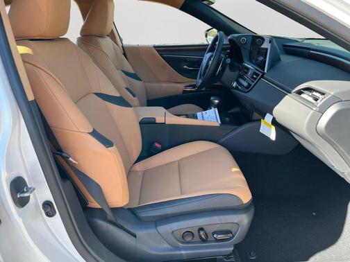 2025 Lexus ES 350 Base