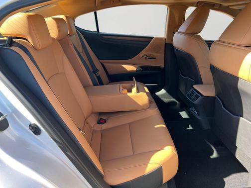 2025 Lexus ES 350 Base