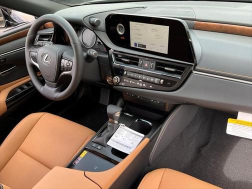 2025 Lexus ES 300h Base