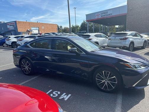 2023 Lexus ES 350 Base