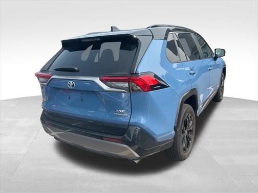 2022 Toyota RAV4 Hybrid SE