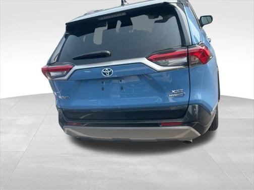 2022 Toyota RAV4 Hybrid SE
