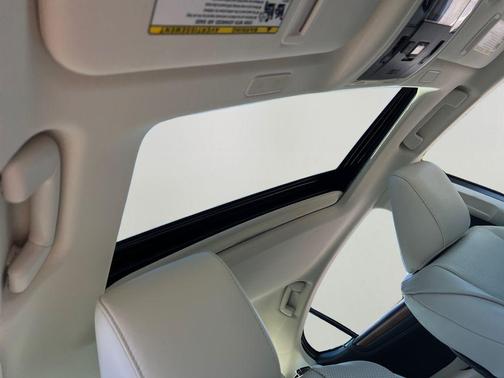 2025 Lexus ES 300h Luxury