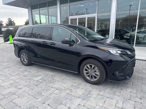 2025 Toyota Sienna LE