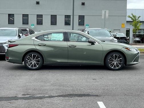 2025 Lexus ES 300h Base