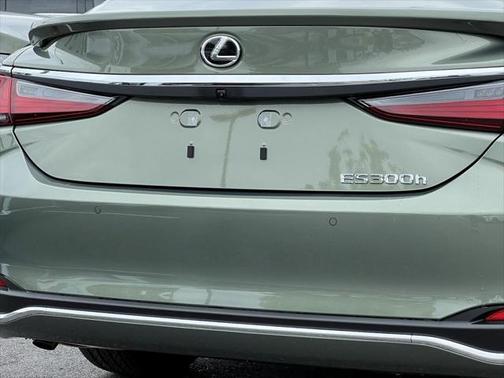 2025 Lexus ES 300h Base