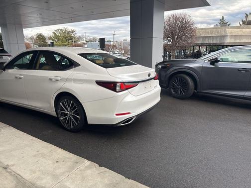 2024 Lexus ES 350 Base