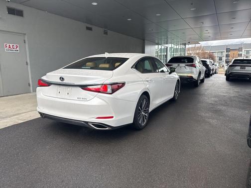 2024 Lexus ES 350 Base