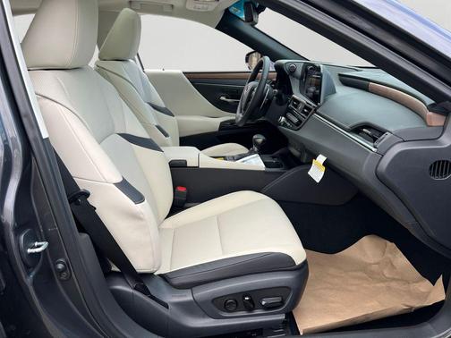 2025 Lexus ES 350 Base