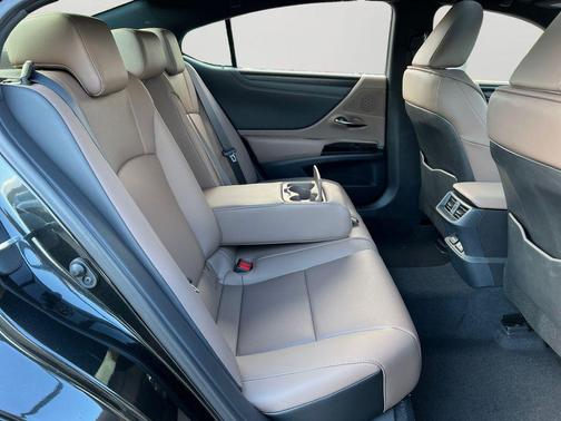 2025 Lexus ES 350 Base