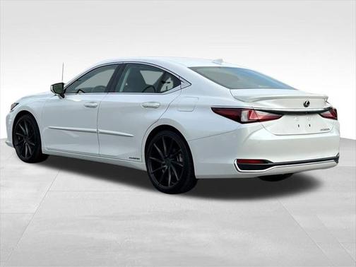 2020 Lexus ES 300h Ultra Luxury
