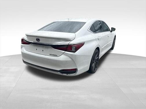 2020 Lexus ES 300h Ultra Luxury