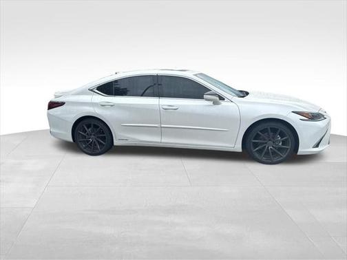 2020 Lexus ES 300h Ultra Luxury