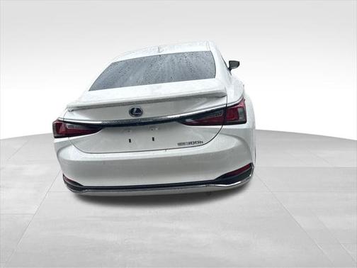 2020 Lexus ES 300h Ultra Luxury