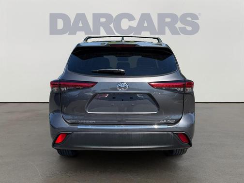 Magnetic Gray Metallic 2023 Toyota Highlander XLE