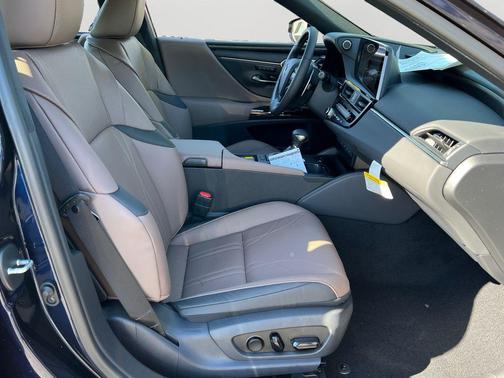 2025 Lexus ES 350 Ultra Luxury