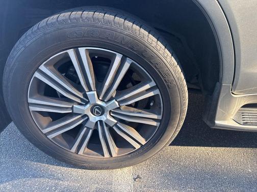 2021 Lexus LX 570 Three-Row