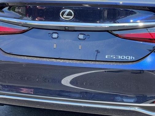 2025 Lexus ES 300h Luxury
