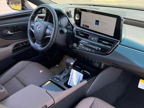 2025 Lexus ES 300h Luxury