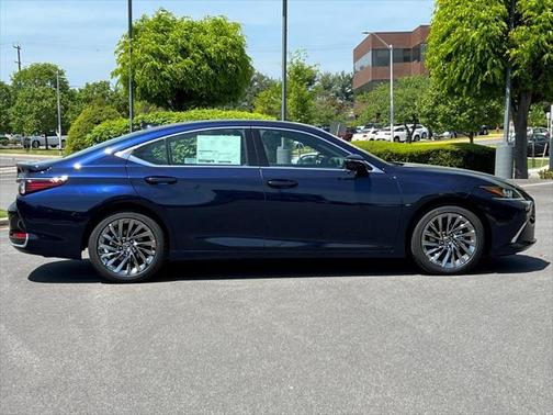 2025 Lexus ES 300h Luxury
