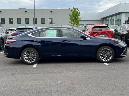 2025 Lexus ES 300h Luxury