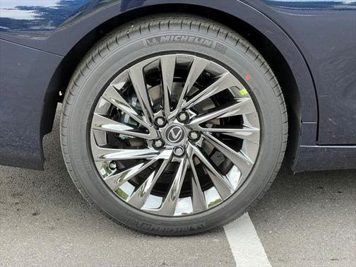 2025 Lexus ES 300h Luxury