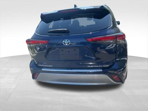 2022 Toyota Highlander Platinum
