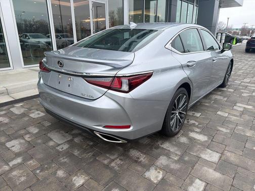 2022 Lexus ES 350 Base