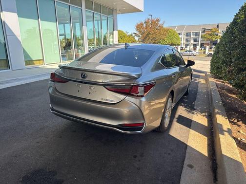 2019 Lexus ES 300h Luxury