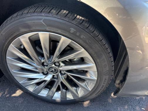 2019 Lexus ES 300h Luxury