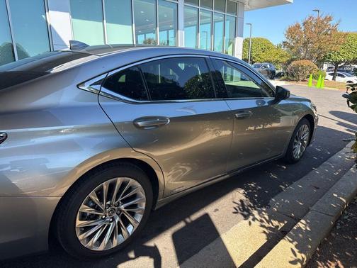 2019 Lexus ES 300h Luxury