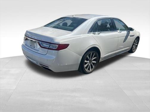 2017 Lincoln Continental Premiere